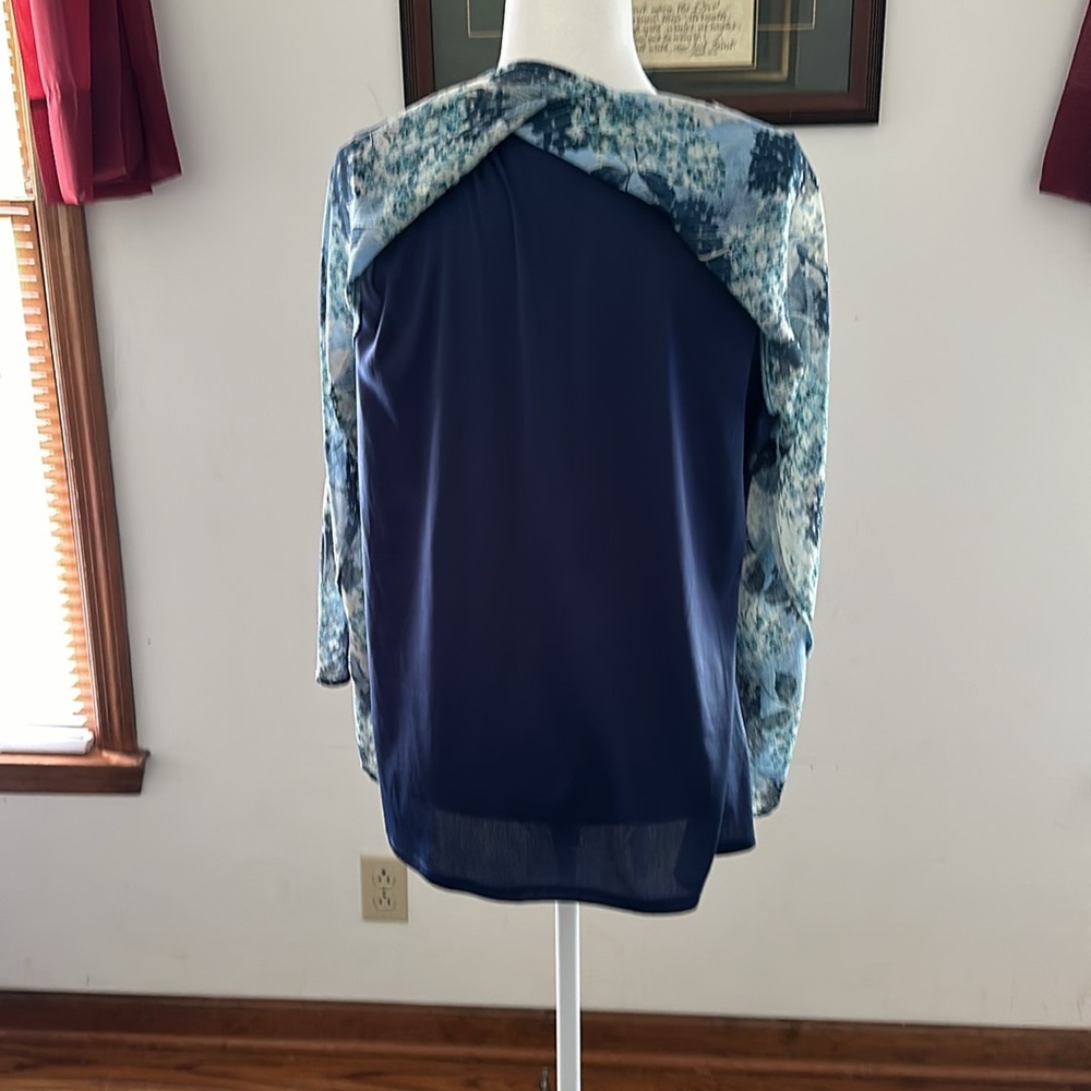 New direction, women’s sleeveless blouse lined. New with tags. Light/Dark Blue. - Picture 5 of 11
